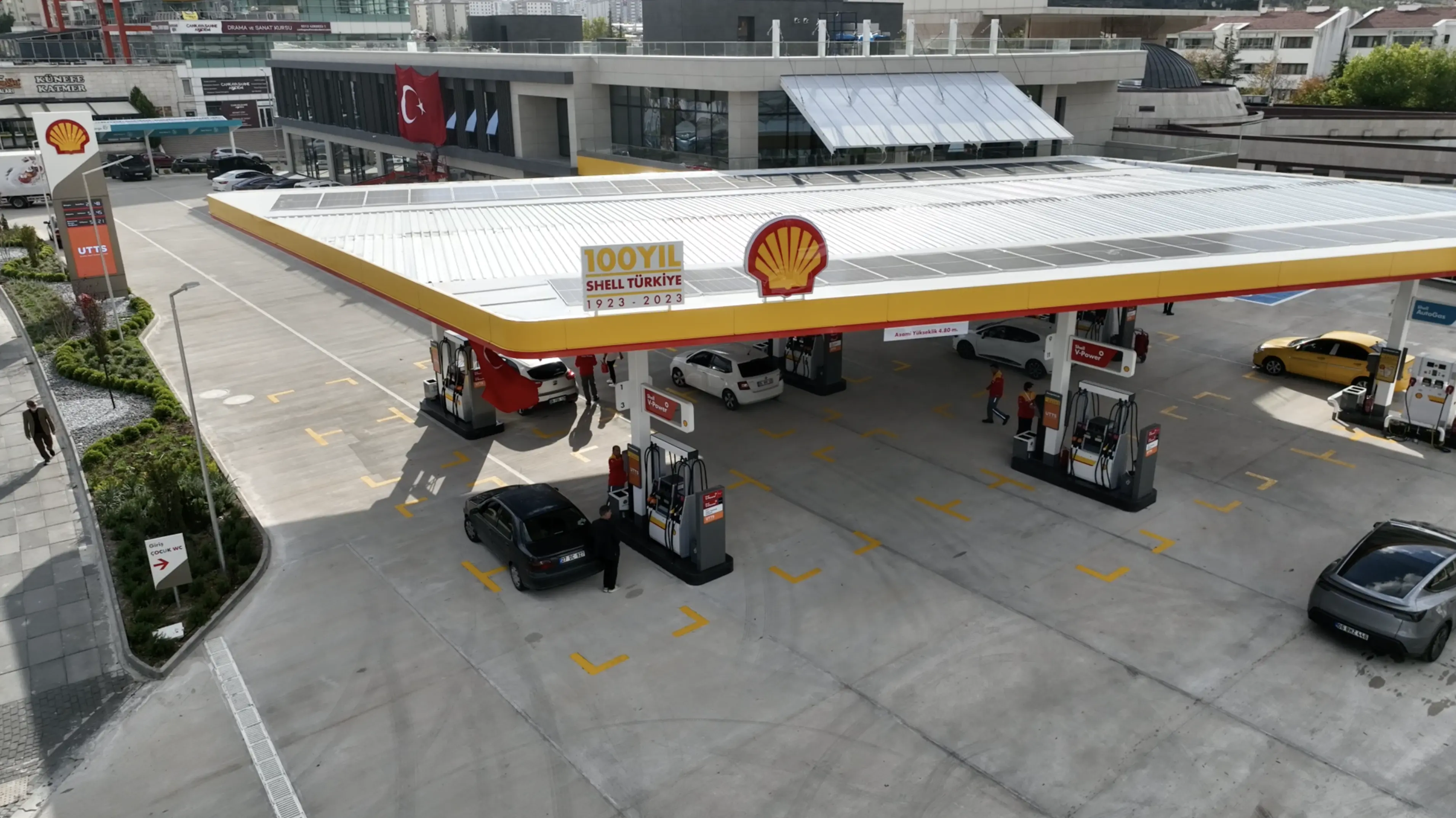 Shell retail station with EV charging